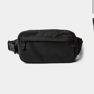 ARITZIA—-Main Character, Classic Waistpack